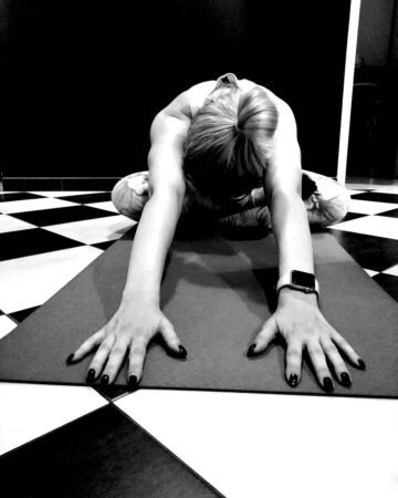 Sara Yogateacher @fityogi mom One of my favourite grounding poses is