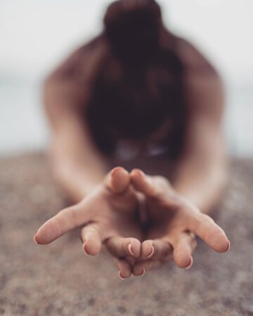 Sarah Medina Yoga Teacher @medinamaste FULL MOON Affirmations I release