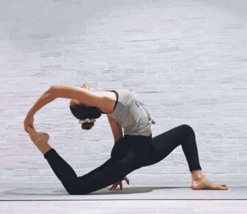 Sarah Medina Yoga Teacher @medinamaste I learn to bend so