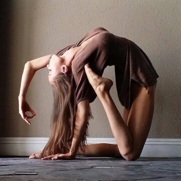 Sarah Paul Yoga @yogasarahpaul Change the way you look at