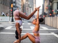 Stay focused @hippie heathen and @phylliciabonanno in their @aloyoga