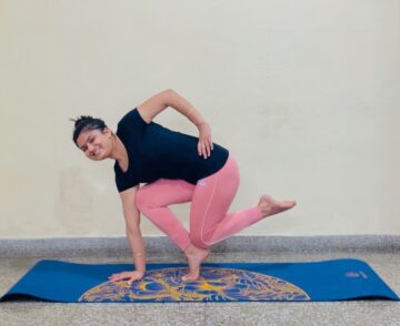 Swats Yoga Enthusiast @yogachal yogi see yogi do pose with the @YSYDcrew —were