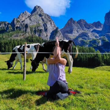Tania Pesando @taniuska 86 8 Yogis choice Cow with cows Thanks to all