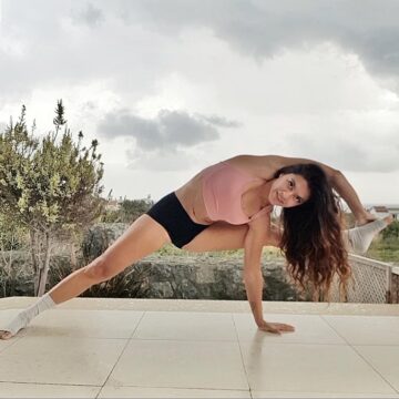 Tugce CELEN @tucika yoga Day 4 Flying compass pose • •