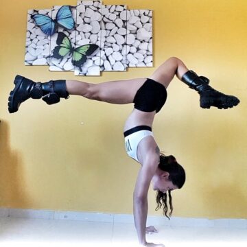 Tugce CELEN @tucika yoga Last day Funky handstand Thank you for