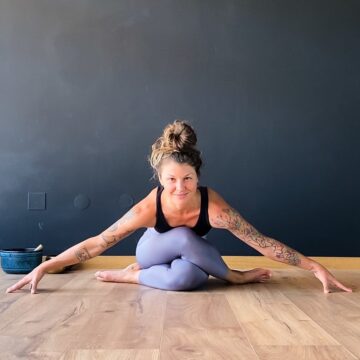 Veronica Pancheri @wonderyogi Did you know the spinning top yoga trick
