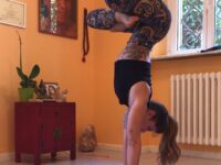 Vittoria Montanari Yoga @vittoria fox I did it handstand padmasana