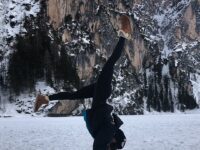 Vittoria Montanari Yoga Never stop exploring handstand