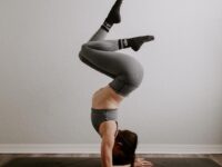 Whitney Davis @whitneydavisyoga Day ten of AloTenToZen is yogis choice and