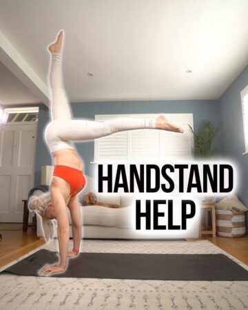 Working on your handstand ⠀⠀⠀⠀⠀⠀⠀⠀⠀⠀ Try adding these drills