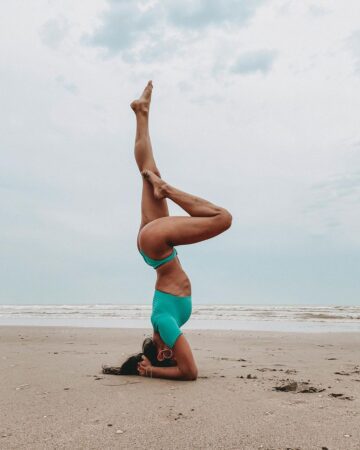 YOGA EMPOWERMENT COACH BINA @charmed by yoga Don‘t worry beachhappy