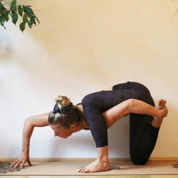 Yana ☽ YOGA Movement @yogaanay Guess what I am today