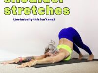 Yoga @yogatuts Video by @livinleggings ⠀ Stretch your Shoulders ⠀⠀⠀⠀⠀⠀⠀⠀⠀⠀⠀⠀ Juuuuuuuuust