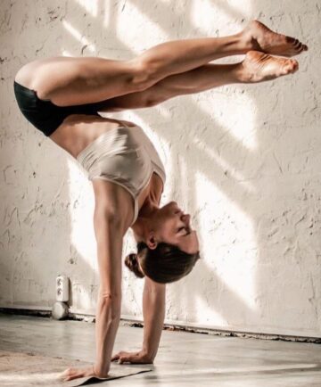 Yoga Certified Handstand yoga @darinyoga • DM for a shoutout