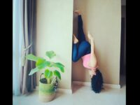 Yoga Flow @innerpeace joe Lizard On Wall Wake up…kick ass…be kind…repeat lizardonwallpose