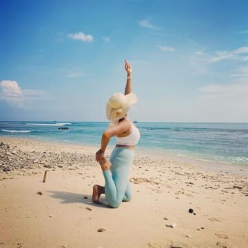 Yoga Flow @innerpeace joe Morning yoga at the beach yogaatthebeach whitebeach yogionvacay