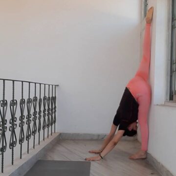 Yoga girl Shama @peaceful yogini  shama Day1 of yogischoosetoliveinbliss Any standing pose
