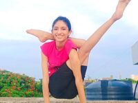 yogagirls @yogagirlstv Todays yogi superstar @the indian yogini  ⠀ Follow @yogagirlstv⠀ Follow @yog