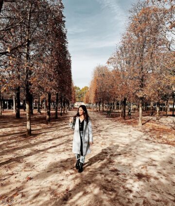 Βούλα Βλ @stavr0u laki Autumn in Paris                                                 • • •