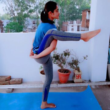 आयुषी @ayushijauhariofficial NEW CHALLENGE ANNOUNCEMENT Day 3 Any Forward pose
