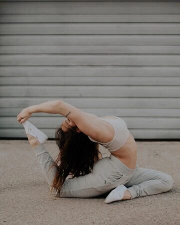 ᴛʜᴇ ᴊᴏᴜʀɴᴇʏ ʙᴇɢɪɴs ᴡɪᴛʜ ʏᴏᴜ @selflovehearth Yoga is the journey of
