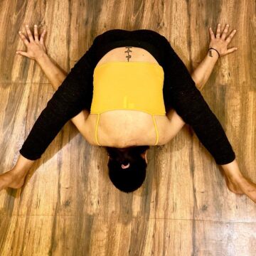 𝑀𝑒𝑒𝓃𝒶 𝒮𝒾𝓃𝑔𝒽 @meena yoga life Day 5 of springatom Day 1 Baddha Konasana