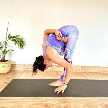 𝑀𝑒𝑒𝓃𝒶 𝒮𝒾𝓃𝑔𝒽 @meena yoga life Monday 10th May ashtangamondays ardhabaddhapadmottanasana May Schedule Mo
