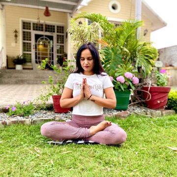 𝑀𝑒𝑒𝓃𝒶 𝒮𝒾𝓃𝑔𝒽 @meena yoga life repost @kaimyyogajourney Day 1 of bhaktithepowerofdevotion Pose List