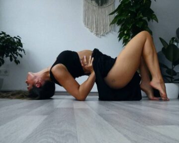 𝑨𝒅𝒓𝒊𝒂𝒏𝒂 Yoga @artofbeing am Heart openers have something feminine for me They