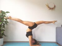 𝑨𝒅𝒓𝒊𝒂𝒏𝒂 Yoga @artofbeing am Mixed my favorite postures together pincha and hanumanasana