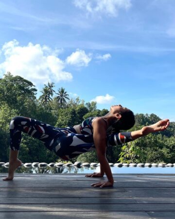 𝓪𝓵𝔂𝓬𝓲𝓪 @flowwithalycia What is the most interesting yoga pose that catches