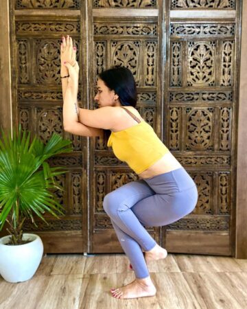 𝕄𝕖𝕖𝕟𝕒 𝕊𝕚𝕟𝕘𝕙 @meena yoga life New Challenge shapeseverywhichway Eagle pose garudasana Hosts @geeoice yo