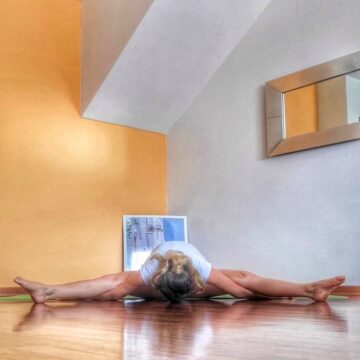 𝗜𝗹𝗮𝗿𝗶𝗮 Oggi sto dedicando la pratica yoga ai piegamenti