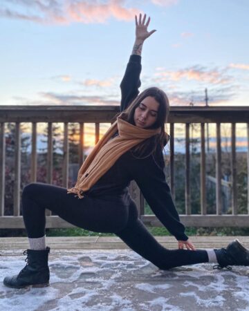 𝙻𝚒𝚟 ☾ 𝚈𝚘𝚐𝚊 @livtheyogalife Winter is like fall except you need